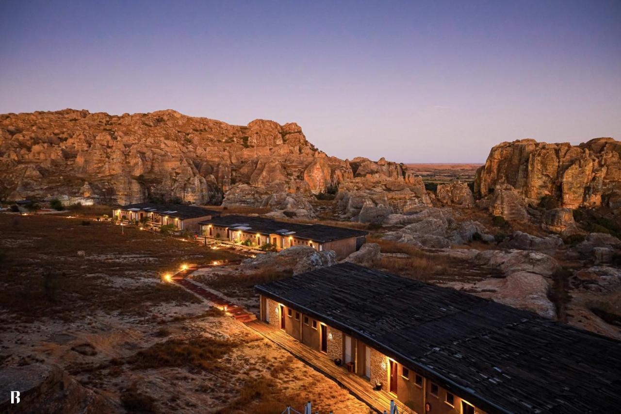 Isalo Rock Lodge Ranohira Exteriör bild