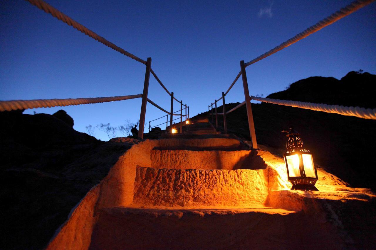 Isalo Rock Lodge Ranohira Exteriör bild